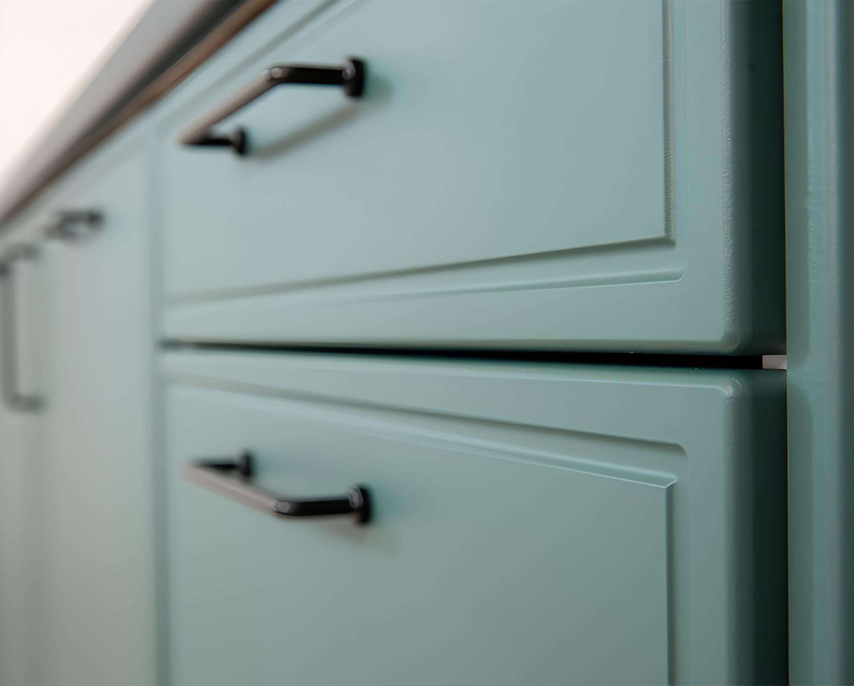 Les détails précis des armoires de la cuisine LYNN montrent l'attention portée à la qualité Les détails précis des armoires de la cuisine LYNN montrent l'attention portée à la qualité