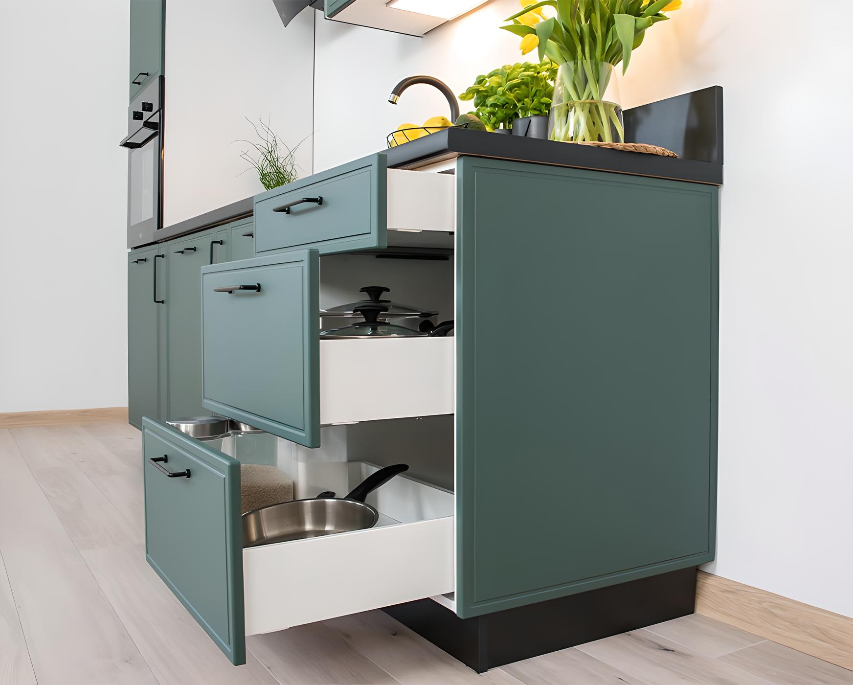 les tiroirs spacieux de la cuisine LYNN offrent une solution de rangement pratique les tiroirs spacieux de la cuisine LYNN offrent une solution de rangement pratique