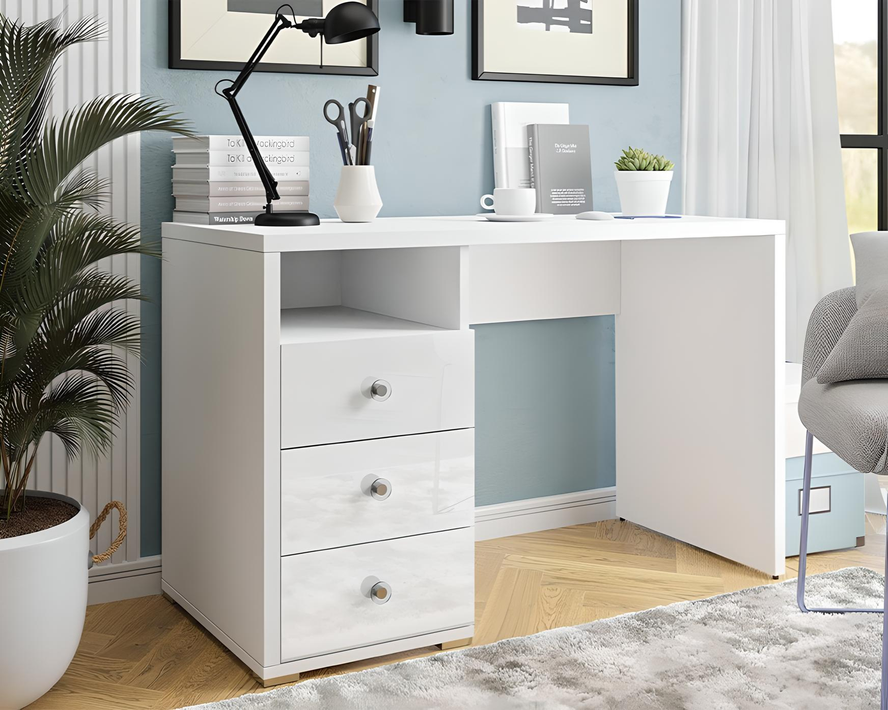 Le bureau MILA de 120 cm avec 3 tiroirs et 1 étagère offre un espace de travail pratique et élégant Le bureau MILA de 120 cm avec 3 tiroirs et 1 étagère offre un espace de travail pratique et élégant